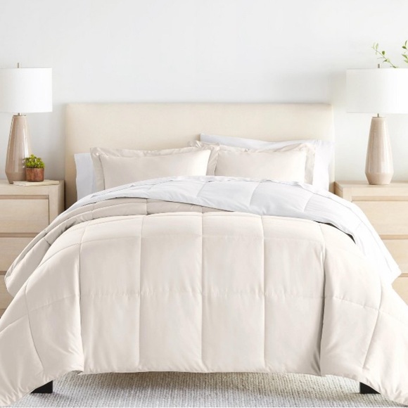 Luxury White and Cream Bedding Set - Picture 4 of 6